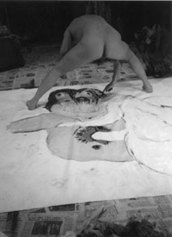 Photo de Lauranne. Le Peintre Nato à son atelier.